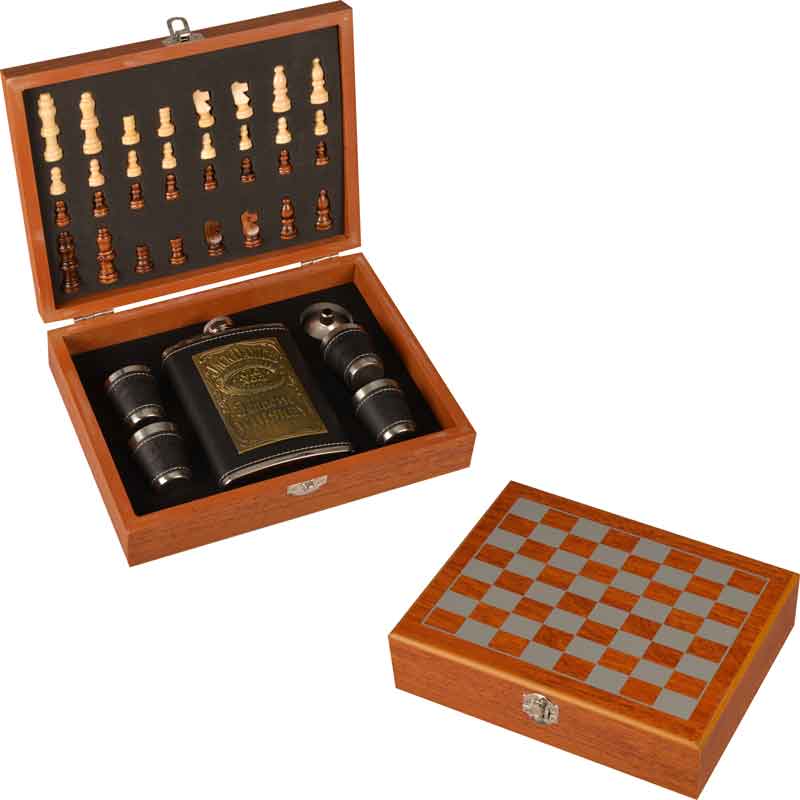 Prisrčnica "Jack Danices" s 4 kovinski kozarci v črnem usnju z lijakom in šah, v darilni škatli