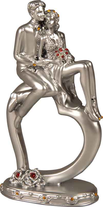 Mladoporočenca sedita na srcu srebrna