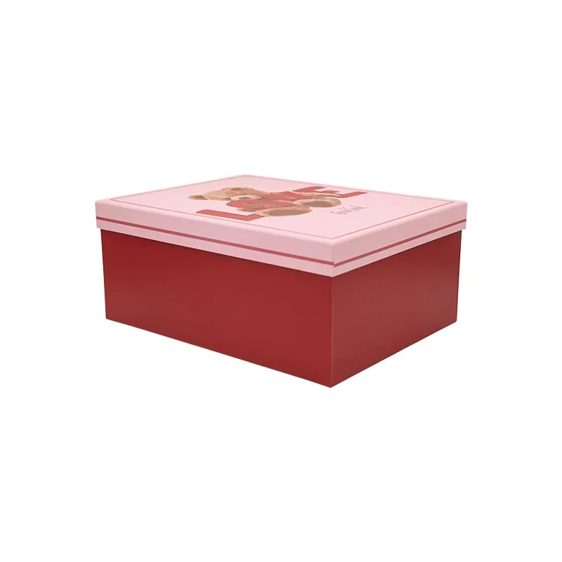 Darilna škatla kartonska, rdeča z medvedkom in napisom LOVE, 21x15x8.5cm