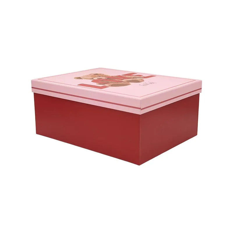 Darilna škatla kartonska, rdeča z medvedkom in napisom LOVE, 25x18x10.5cm