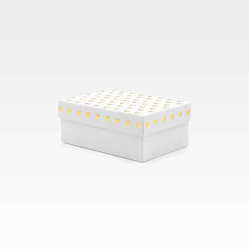 Darilna škatla kartonska, bela, z zlatimi srčki na pokrovu, 19x13x7.5cm