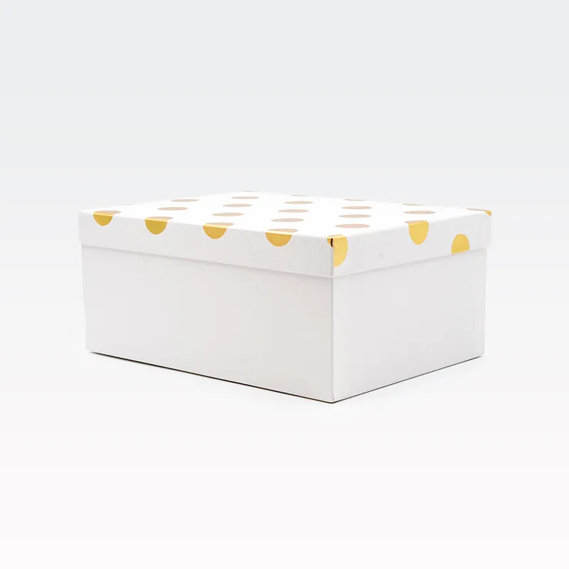 Darilna škatla kartonska, bela, z zlatimi pikami na pokrovu, 31x23x13.5cm