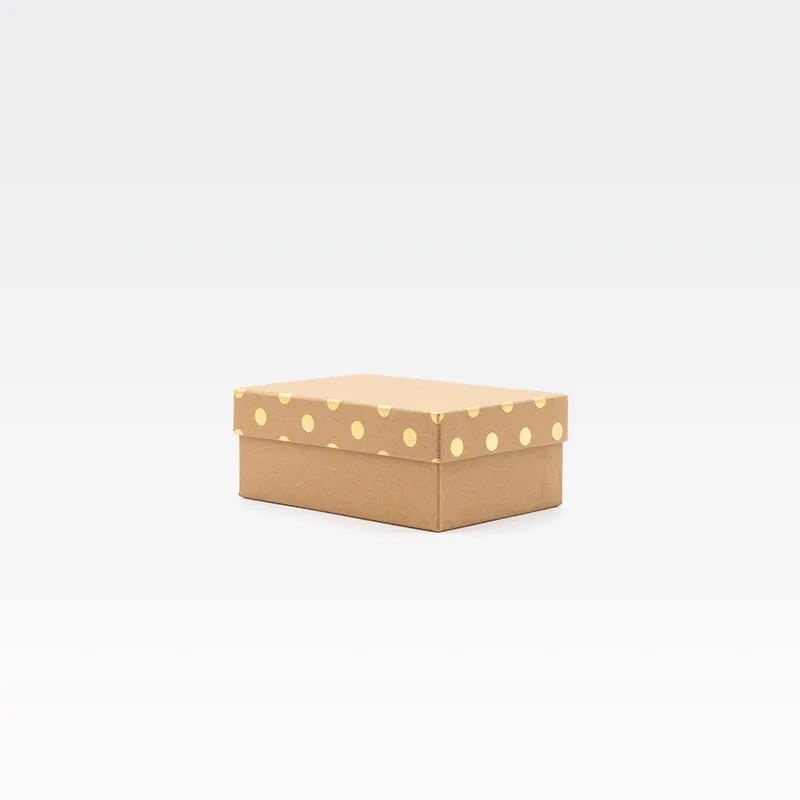 Darilna škatla kartonska, natur z zlatimi pikami na pokrovu, 19x13x7.5cm