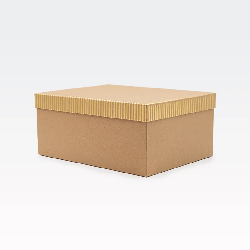 Darilna škatla kartonska, natur, z zlatimi črtami na pokrovu, 31x23x13.5cm