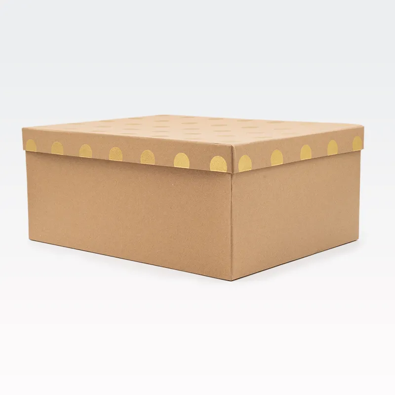 Darilna škatla kartonska, natur, z zlatimi pikami na pokrovu, 37.5x29x16cm