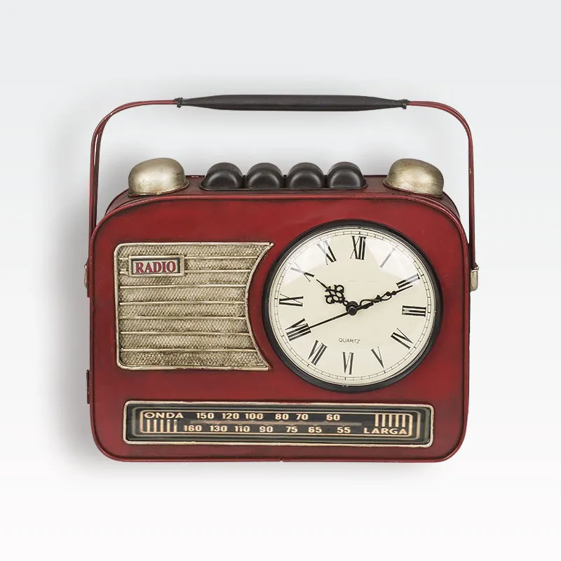 Omarica za ključe z uro, v obliki starega radia, kovinska, 27x20cm