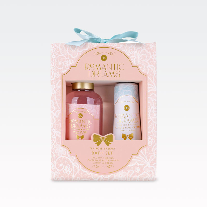 Kopalni set ROMANTIC DREAMS (100ml gel za tuširanje, 30ml krema za roke in nohte), z vonjem Tea Rose &Velvet, v darilni škatli