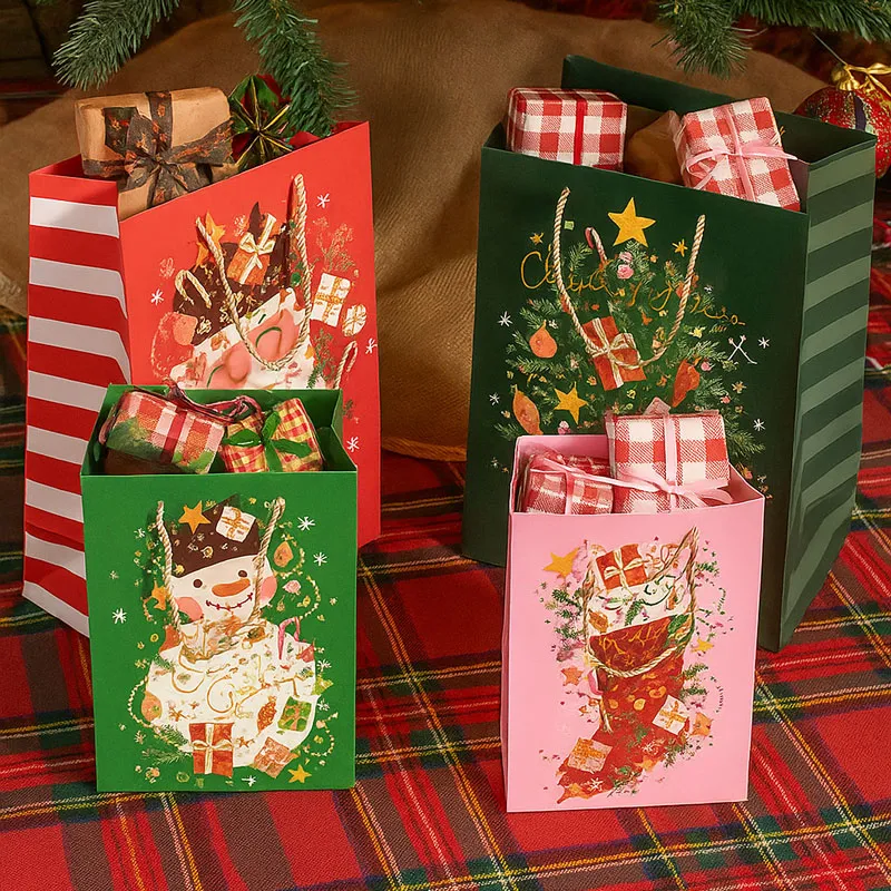 Vrečka darilna, božična, z napisom, 23x18x10cm, sort.