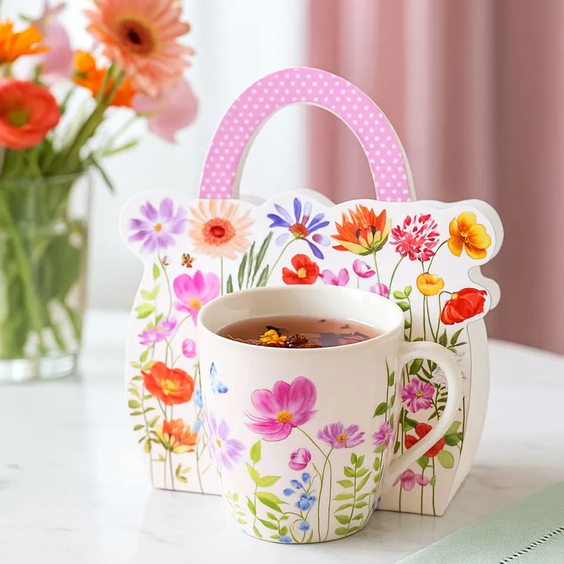 Skodelica, motiv cvetja, kitajski porcelan, 3.55dcl, v darilni embalaži