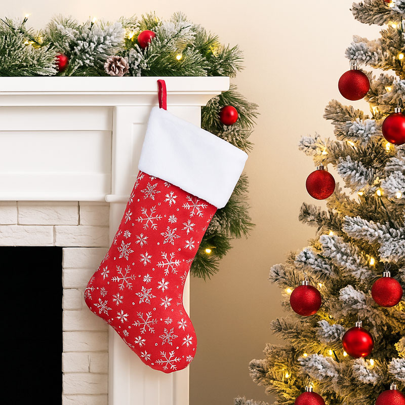 Božična nogavica, rdeča s snežinkami, 100% poliester, 42cm