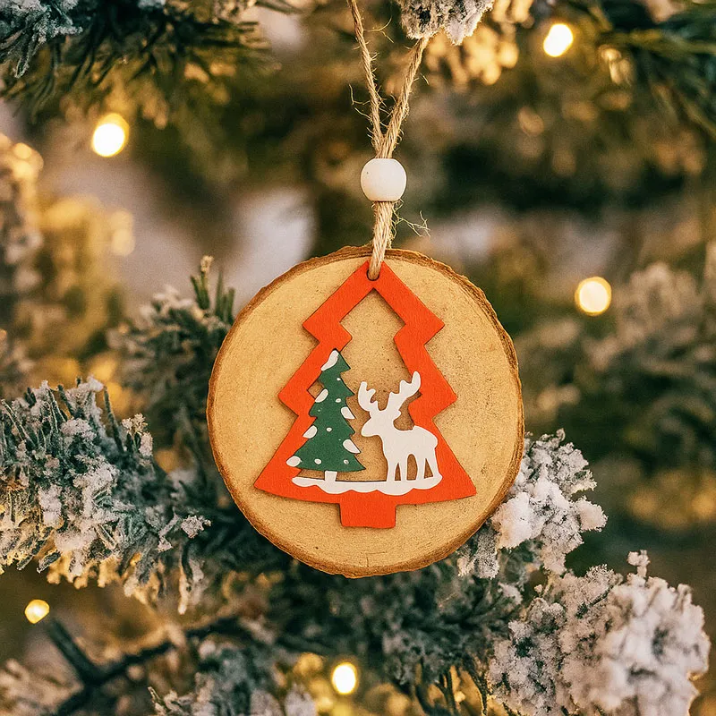 Obesek božični, lesen krog, smrekica, pisana, MDF, 7.5cm