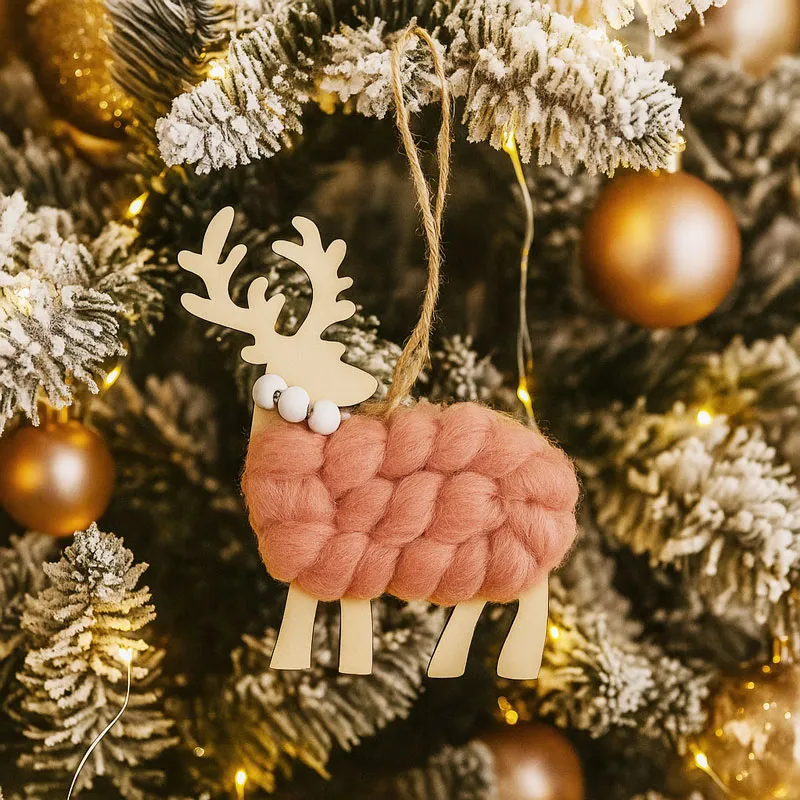 Obesek božični, jelenček, natur z roza volno, MDF,8.5cm