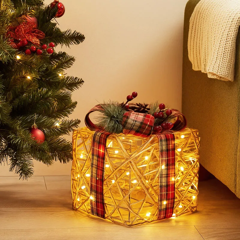 Dekoracija božična z led lučkami, v obliki darila, ratan s karirarsto pentljo, za notranjo uporabo, 30 LED, 8 funkcij, 15cm