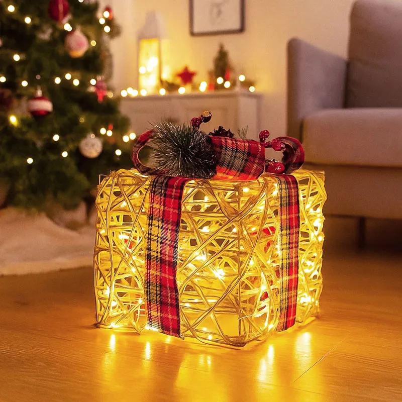 Dekoracija božična z led lučkami, v obliki darila, ratan s karirarsto pentljo, za notranjo uporabo, 30 LED, 8 funkcij, 20cm
