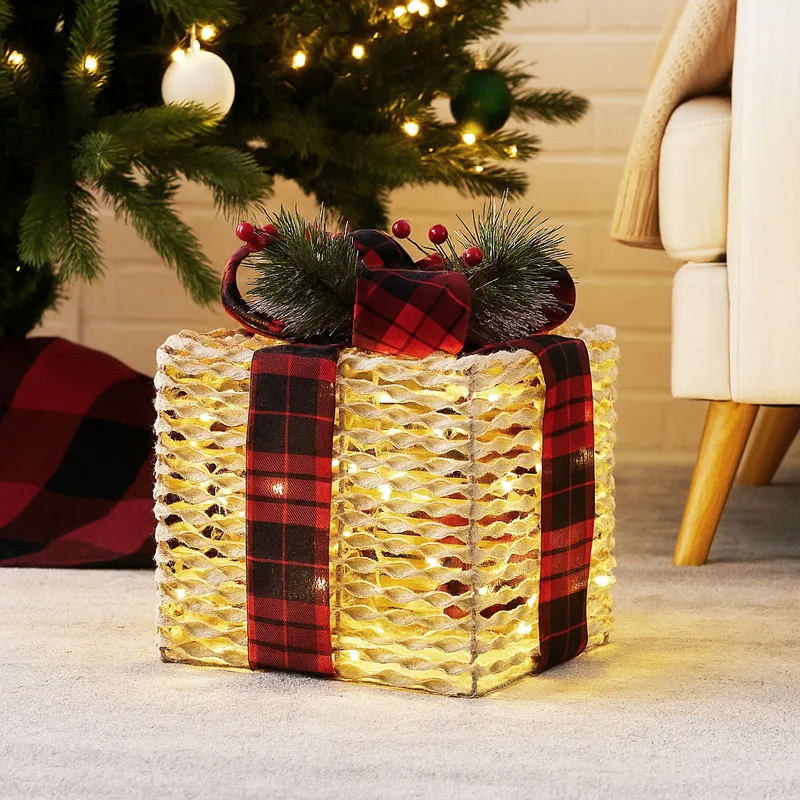 Dekoracija božična z led lučkami, v obliki darila, srebrn ratan s karirasto pentljo, za notranjo uporabo, 30 LED, 8 funkcij, 15cm