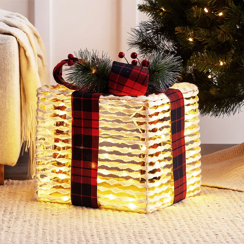 Dekoracija božična z led lučkami, v obliki darila, srebrn ratan s karirasto pentljo, za notranjo uporabo, 30 LED, 8 funkcij, 25cm