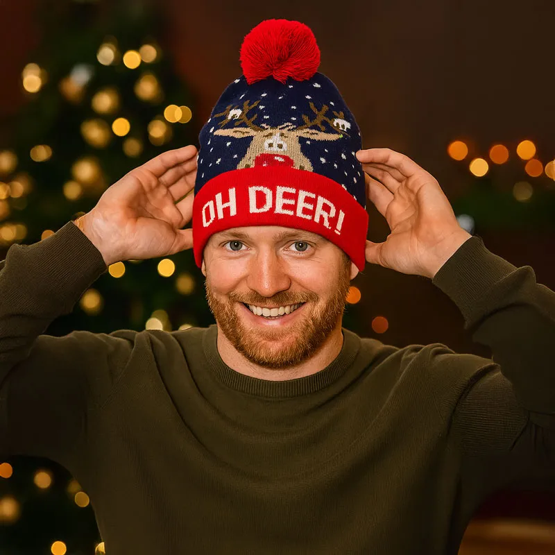 Kapa zimska s cofom, božični motiv, z LED lučkami, sort.