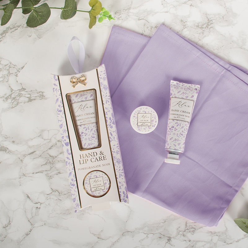 Darilni set Pomegranate Noir, Hand &Lip care, 2/1, (krema za roke 40ml, balzam za ustnice 10g)