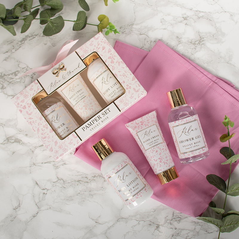 Darilni set Velvet Rose, Pamper set, 3/1, (gel za tuširanje 150ml, krema za roke 60ml, losjon za telo 150ml)