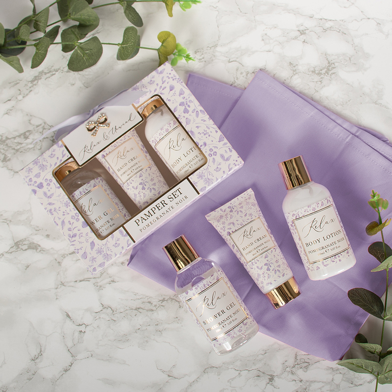 Darilni set Pomegranate Noir, Pamper set, 3/1, (gel za tuširanje 150ml, krema za roke 60ml, losjon za telo 150ml)