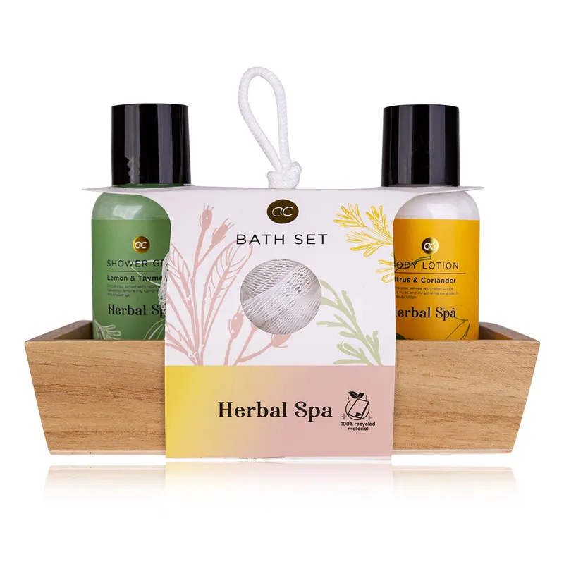 Kopalni set, HERBAL SPA (100ml gel za tuširanje z vonjem: Lemon & Thyme, 100ml losjo za telo z vonjem Citrus & Coriander, 10g goba za umivanje) v leseni škatlici