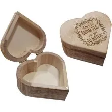 Škatla lesena v obliki srca "Do tebe čutim več,..." 8,8x4,6cm