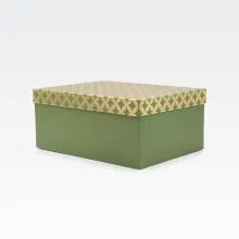 Darilna škatla kartonska, zelena z zlato dekoracijo na pokrovu, 31x23x13.5cm