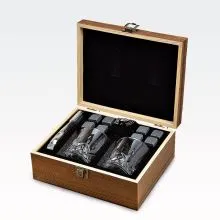 Darilni set za whisky, 2x kozarec (210ml), 8x hladilne kocke, prijemalka, v darilni leseni škatli