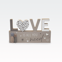 Napis dekorativen, "LOVE IS ALL YOU NEED", les, 14x24cm