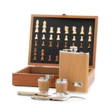 Šah lesen s setom - prisrčnica 226ml, 2x kozarček, žepna vilica in žlica - kovina prevlečna usnjem, v embalaži
