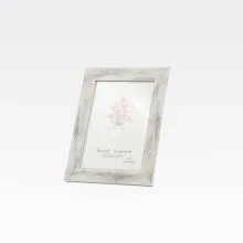 Okvir za sliko, bel s črtami, plastična masa, 13x18cm