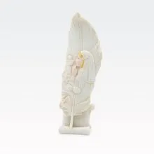 Figura darilna za obhajilo, dekle klečeče ob peresu, umetna masa, 5.5x19cm