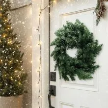 Venček božični, zelena osnova, plastičen, 30cm