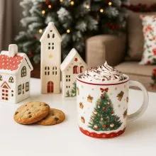 Skodelica božični motiv, CHRISTMAS TREE, v darilni embalaži v obliki smrekice, 400ml, new bone, 9.3cm