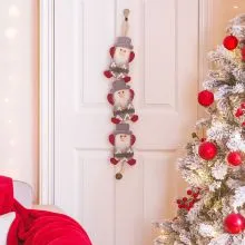 Dekoracija za vrata, božična, 3 figure na vrvici s kraguljčkom, v sivi barvi, poliester, 54cm, sort.