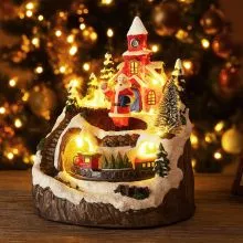 Cerkev z božičkom in vlakom, z LED lučko, ter glasbo, polimasa, na baterije/USB, 12x12x17cm