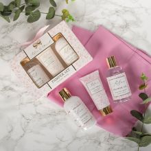 Darilni set Velvet Rose, Pamper set, 3/1, (gel za tuširanje 150ml, krema za roke 60ml, losjon za telo 150ml)