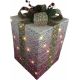 Božična dekoracija v obliki darila  z LED lučko, belo/roza, na baterije, 25x25x41cm