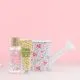 Darilni set BLOSSOM v kovinski kanglici za zalivanje, z vonjem travnika z divjimi cvetovi, (gel za tuširanje 100ml, krema za roke in nohte 30ml)