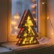 Smrekica, božična dekoracija, z LED lučko, rdeča/pisana, MDF, 20x14x3cm
